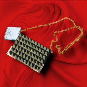 NEW Shiraleah Trina Black Gold Abstract Crossbody Envelope Bag Purse Chain Strap